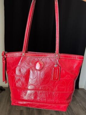 EUC 2012 Coach Signature “C” Stripe Stitched Red Patent Leather Tote bag